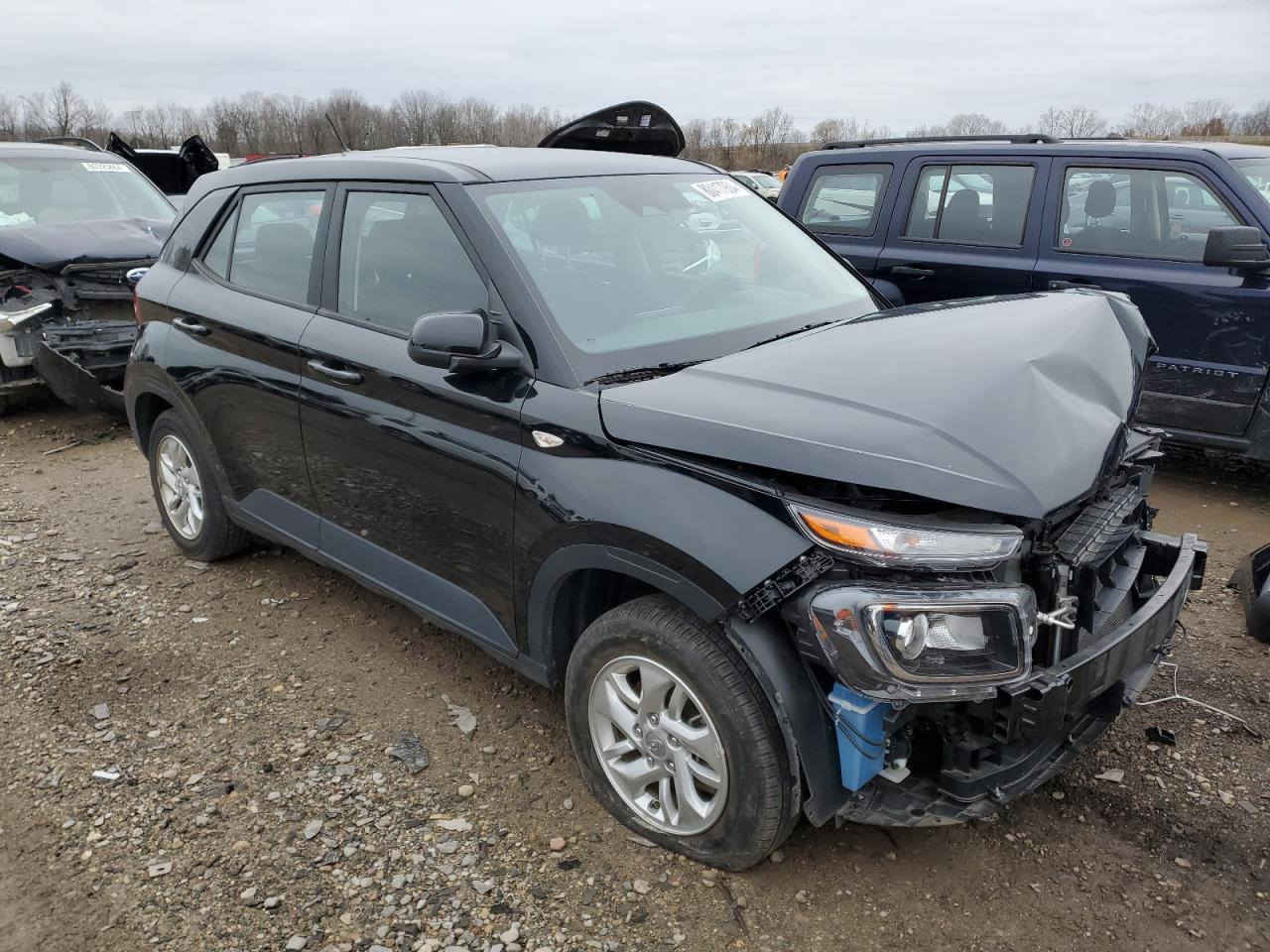 فينو موديل ٢٠٢٣ مرقم بابل باسمي بدون ايرباك حادثها مثل ما مبين بالصورة صبغ فقط بنيد السعر ١٣٥ وبيها مجال بسيط مكان السيارة حلة مركز المدينة 
***********
