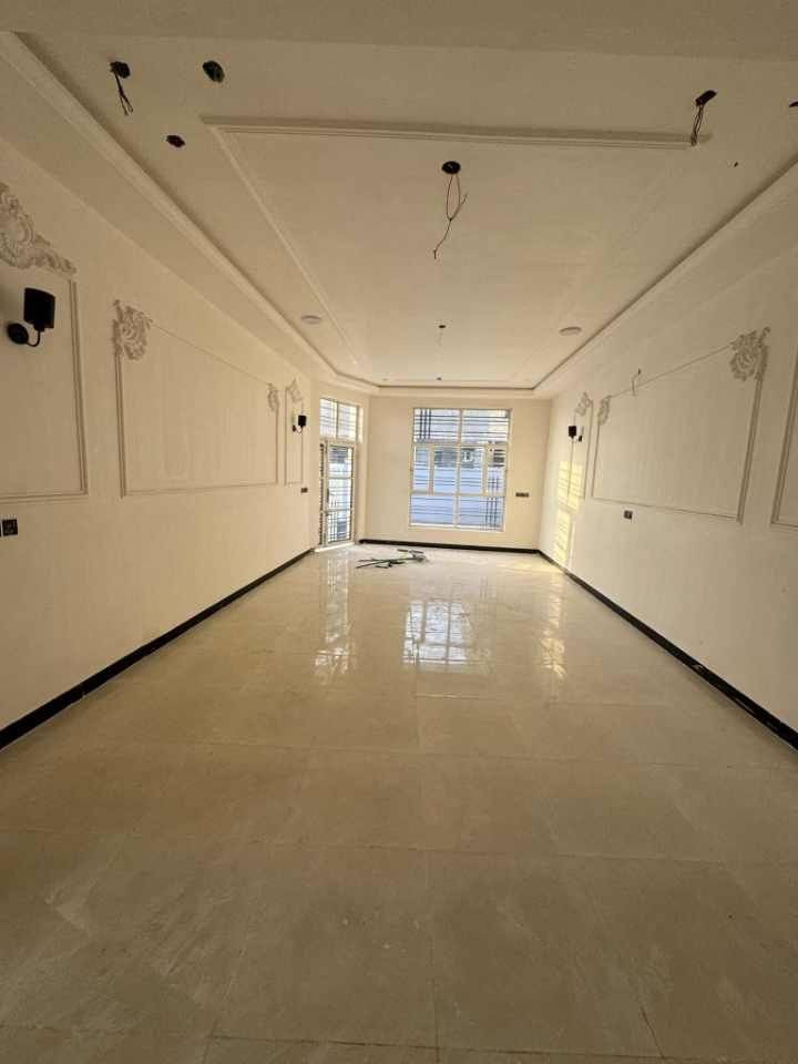 🏡 بيت زراعي للبيع – سند 25

✨ بناء جديد – مامسكون
📍 الموقع:
شارع 100
قرب دار حجي ثابت
شارع شريفة الجديد
مقابل ملعب محيزم

يبعد 300 متر عن الشارع العام

📐 المساحة: 200 متر

🛣 عرض الشارع: 10 متر

🏠 المواصفات:

• غرفتين نوم
• هول + صالة
• مطبخ
• ممرات خارجية
• حديقة داخلية حديثة
• درج مرمر
• سقوف جبسن بورد
• تشطيب حديث وموقع مميز
🔧 النواقص:
• أبواب الخشب
• أبواب الصحيات
• خلاطات الماء
• كيبل الكهرباء
💰 السعر:
• 120 مليون إذا المشتري يكمل النواقص
• 125 مليون إذا إحنا نكمّل النواقص
📞 للاستفسار:

***********
