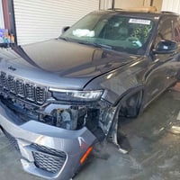 جيب جراند شيروكي لاريدو 2024 4x4 جيب لاريدو واصل عقبه حاليآ فقط فتح ال...