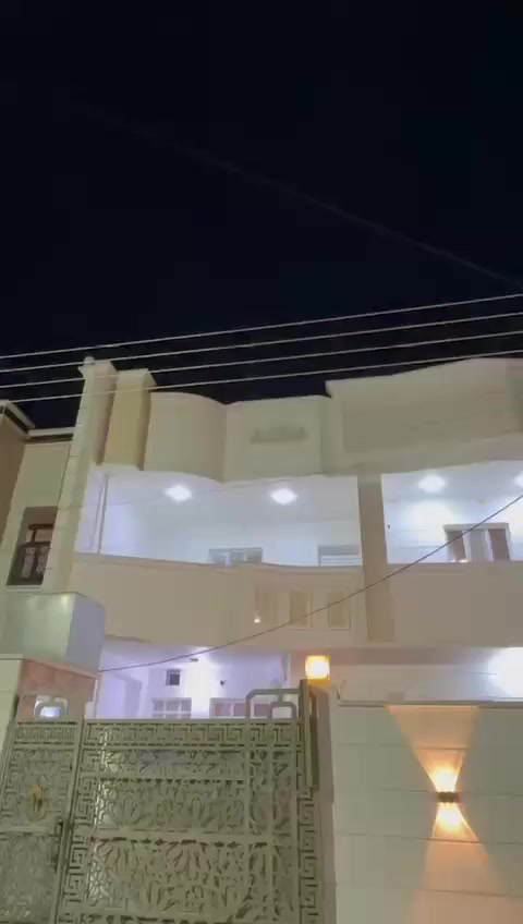 بسم الله إعلان بيت للبيع الرمادي التأميم حي الرياضين قرب شارع النخيل وقرب مول النخيل المساحه ٢٠٠متر سنه البناء ٢٠٢٣ نوع البناء حجر يحتوي الدار على ٤غرف نوم استقبال مطبخ حمام عدد ٣ نوع العقار طابو صرف تحويل مباشر عرض الشارع ١٠متر تبليط مجاري البيت كدامك مثل ماواضحه ب الفديو مدراس بصفك اسواق بصفك أستفسار أكثر ***********
