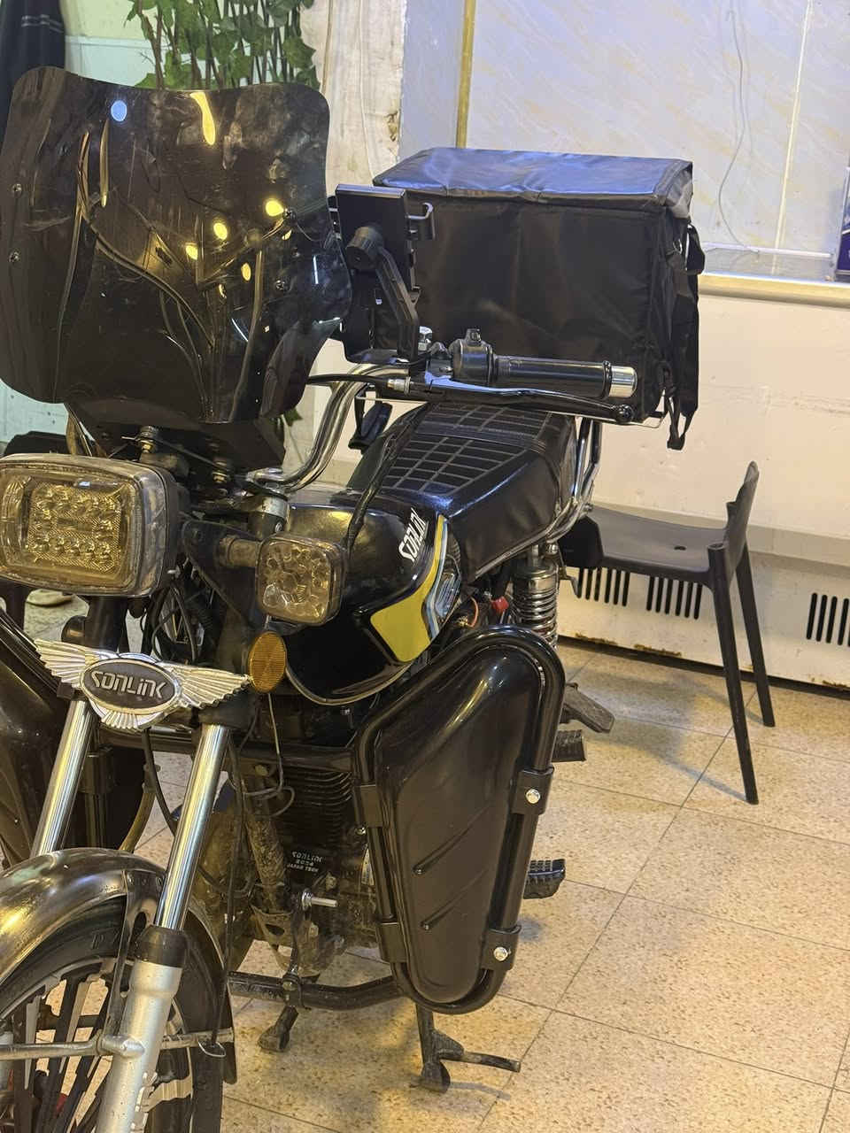 السلام عليكم من رخصه الادمن دراجه سيفان للبيع موديل 24  مدفوع كمرك بس ترقم دراجه كامله عل اخر حبايه مكينه نظيفه ب750 مكاني بغداد  الحارثيه هذا رقمي***********
