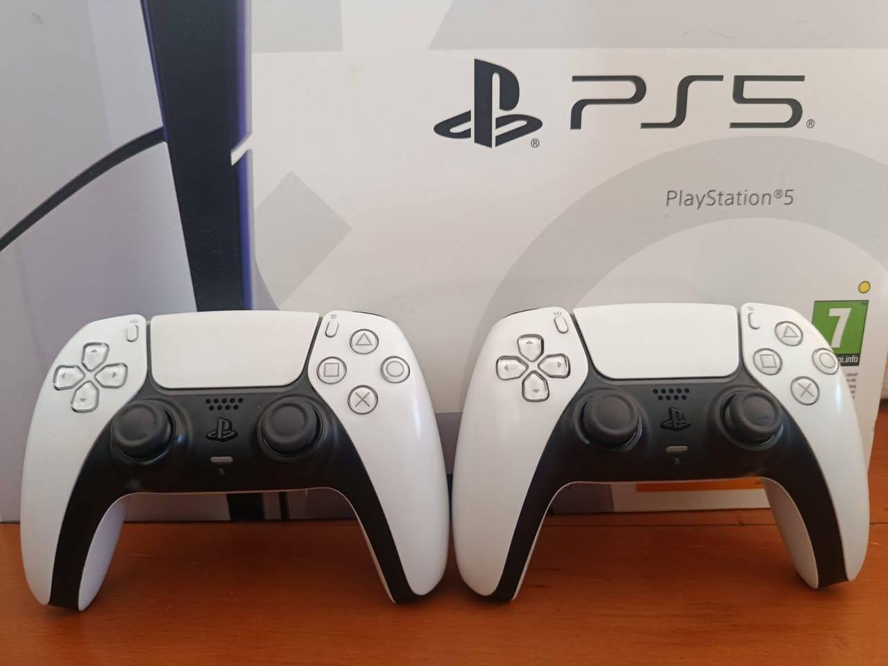 السلام عليكم
بلي 5 مستخدم نضيف جدا اخو الجديد كل ملحقاته الاصليه موجوده والكارتونه + جوستك اضافي اصليه ثانيه 
ويا قرصين
 فيفا 25
GTA
وبي حساب اماراتي مشترك بلاص فاخر باقي للاشتراك 20 يوم 
والحساب بي رصيد تكدر تجدده الاشتراك من يخلص والحساب تكدر تنزل بي اي لعبه تريدها بدون متشتري اقراص غاليه كل الالعاب موجوده بالحساب تنزلها 

السعر 750.000 

***********
