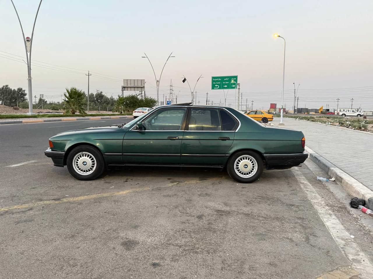 BMW 735i 
للبيع موديل ١٩٩١ 
السيارة فول مواصفات 
فتحة سقف ، كشنات كهرباء ، مرايات كهرباء 
دبل جكمجه دبل ايرباك 
الموقع البصرة / الزبير 
للاستفسار *********** الزبير, البصرة
