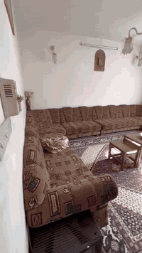 للبيع ...دار سكني طابقين صالح للسكن
 حي الصديق.
مساحه 222 متر واجه 10 متر شارع 12
الطابق الأول 
2غرفه نوم. هول .استقبال. مطبخ. صحيات 
الطابق الثاني 
4غرف نوم.  هول  صحيات 
السعر  اتصل على الرقم المعلن او خاص
***********.........***********
