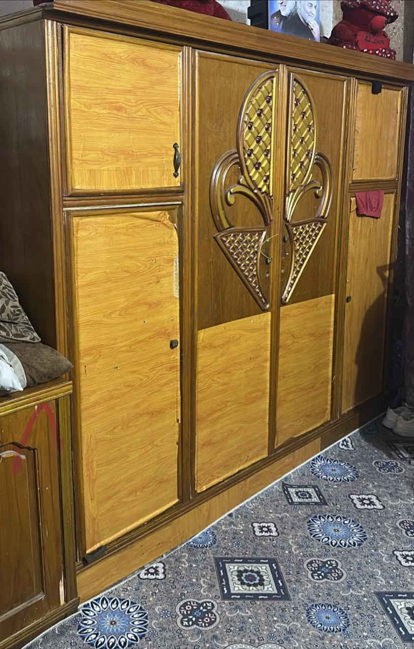 كنتور صاج عراقي تكمه وكنتور قوي وخشبه قوي وبوفيه 4 باب قويه وحلوه البوفيه وزاويه حلوه ومرتبه الي يحب يتفضل خاص او يتصل ع هذا الرقم اريد أبيعهم مستعجل
***********
