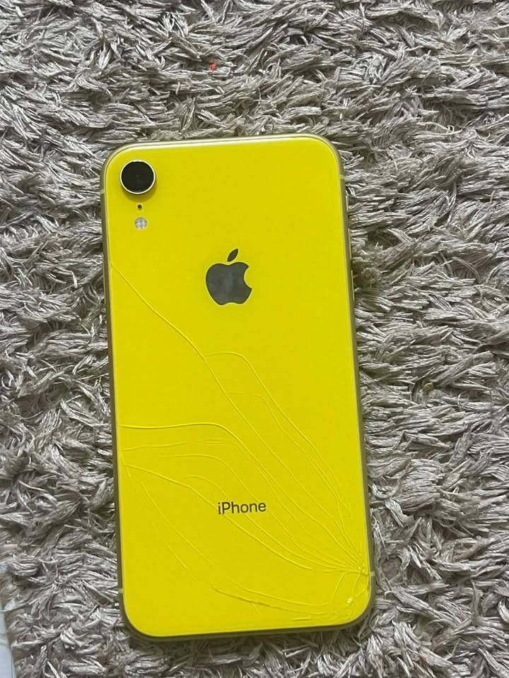 سلام عليكم ايفون xr دبل سيمكارت بطاريه ٨٢ ممفتوح ميعبر هواء كلش نضيف بس بي فطر بضهر فيس ايدي كلهه شغال مراوس ويا اندرويند اي نوع بس كامره حلوه ***********
