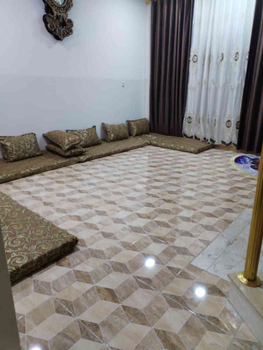 للبيع 
دار بناء حديث حي الاخاء الفرع الي بعد جامع الصادقين ثاني فرع عاليسار ١٢٠م واجهه ٦  قرار تمليك البيت واجهه حلان الطابق الارضي غرفة نوم وحول واستقبال وصحيات والطابق الاول غرفتين نوم وهول وصحيات (السعر155مليون)وبي مجال 
الاتصال ‏‪‏‪***********‬‏
‏‪***********‬‏
