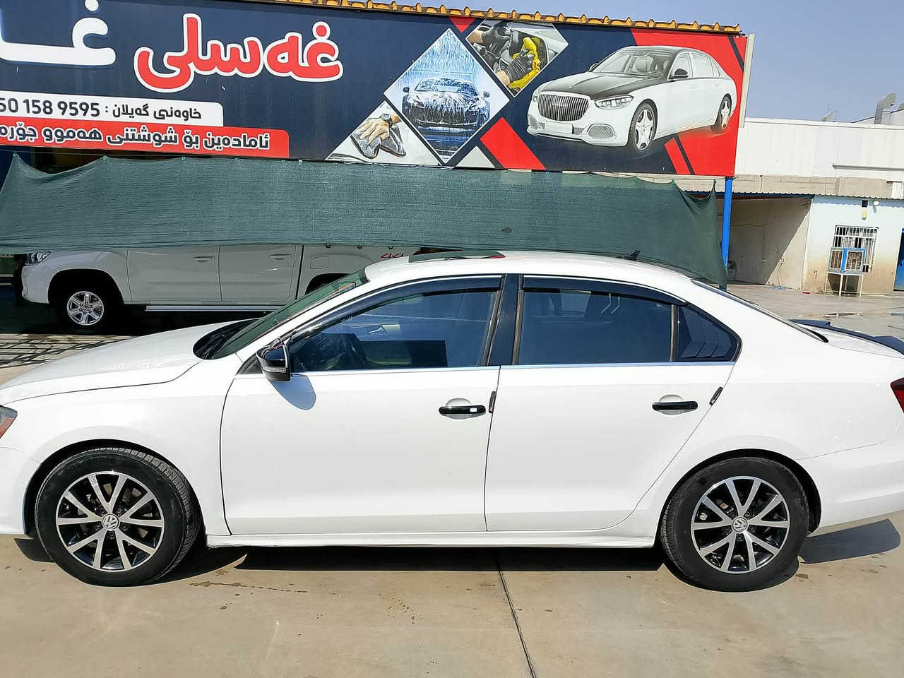 Jeeta2017
 فول. Se. سەنەوی نوئیە بەناوی خۆمانە گیرو مەکینە. تەبرید هەموی بە شەرت. 
٢ پارجەی کلیری ئەمریکایە. دوشی هی ئیرەیە. ٤ پارجە بەبێ داخیلی. ناو گرتنی نیە هیجی پیوە نیە.  سەیارەکی جوانە.  
*********** أربيل, العراق
