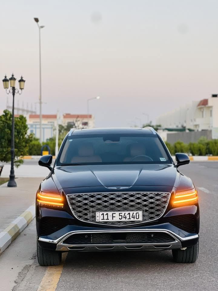 السلام عليكم للبيع جنسس GV80 موديل 2025 فل مواصفات 3.5T V6 توين تيربو AWD
• محرك 6 سلندر سعة 3.5 لتر توين تيربو

• قوة 375 حصان وعزم 530 نيوتن متر (391 رطل-قدم) (Automobile Catalog⁠￼)

• قير أوتوماتيك 8 سرعات

• دفع رباعي AWD

• شاشة بانورامية 27 إنج

• هيد أب دسبلي (عرض المعلومات على الزجاج)

• كاميرات 360 درجة

• رادار أمامي وخلفي

• مثبت سرعة ذكي مع التوقف والانطلاق

• نظام المحافظة على المسار والتنبيه من النقطة العمياء

• صفط أوتوماتيك (Remote Smart Parking)

• فتحة سقف بانوراما

• مقاعد جلد فاخر نابا

• تبريد وتسخين للمقاعد الأمامية

• ذاكرة للمقاعد

• تدليك للمقعد الأمامي

• تدفئة للمقاعد الخلفية 

• نظام صوت فاخر

• تشغيل بصمة ودخول ذكي

• تشغيل عن بعد

• باب خلفي كهربائي

• جنوط رياضية قياس 20

• إضاءة LED كاملة أمامية وخلفية

• سحب حتى 6000 رطل تقريباً (Edmunds⁠￼)

السيارة فل مواصفات، بحالة ممتازة جداً، جاهزة للفحص، ومن أفخم سيارات الـSUV الفاخرة.

مكان السيارة ديوانية

للاستفسار والمشاهدة التواصل على الرقم : ***********
