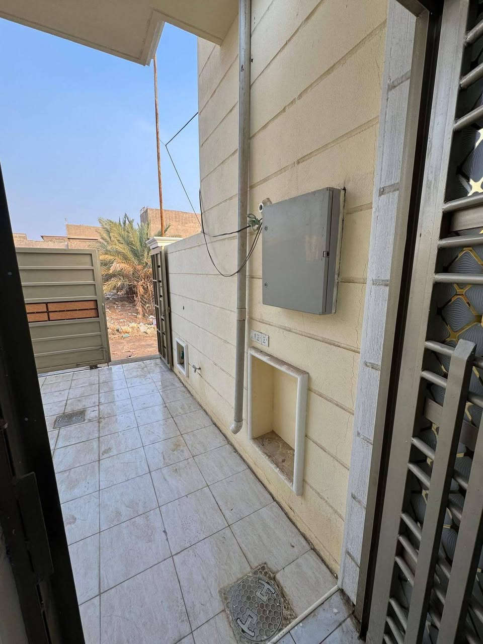 لدينه بيت البيع ٢٠٠ متر سند ٢٥ الموقع الحله شارع 80 قرب بانزين خانه الستفسار ***********
