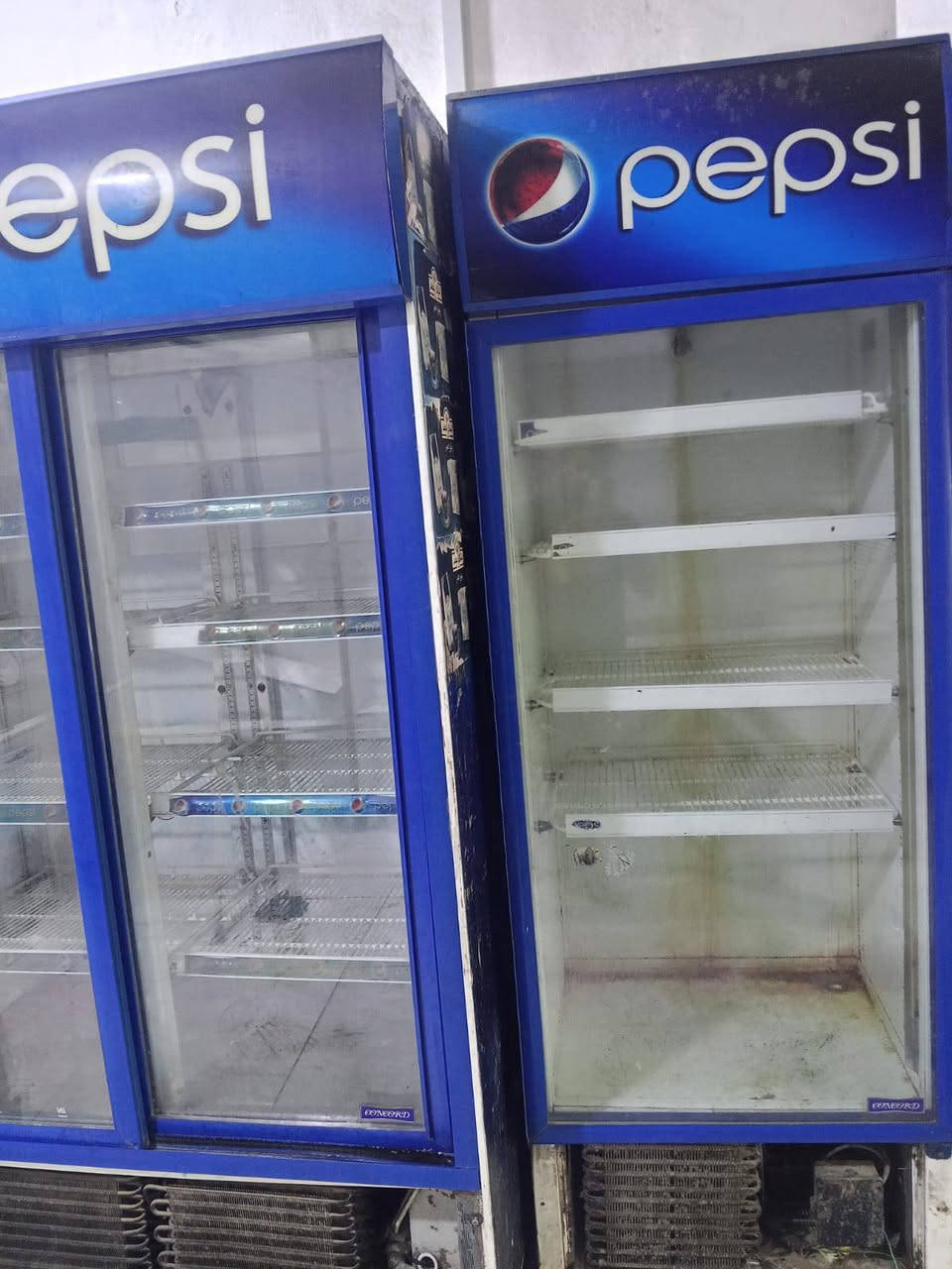 سلام عليكم عارضات البيع واحد باب وثاني سلايت  العدد 2 نضيفات شغالات  تبريدهن خير من الله  مكاني ناصريه حي الفداء شارع المدارس  اتصل عله هاذه رقم *********** انه مكلف بنشر  سعر يم الولد
