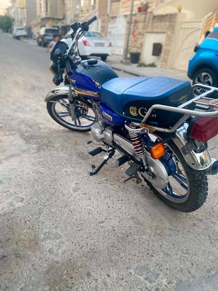 سافين للبيع موديل 23 مكينه كبس اشارات جديده هورن مال سياره ماطور حيل نضيف مابيها آي نقوصات تايرات جدد يعني ماتصرف عليها ربع منفيس موجود ♥️ سعره650 وبي مجال هذا صاحب الماطور تواصلو ع رقم ***********
