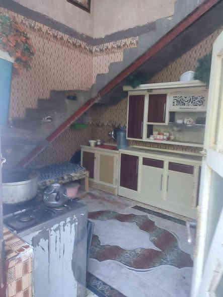 دار للبيع 100م مربعه طابو حي الوفاء منطقة 41 ع ساحه صب 
طابقين يتكون من 4غرف نوم وصاله ومطبخ واستقبال 
وصحيات السعر 140 _بي مجال للاستفسار ***********
