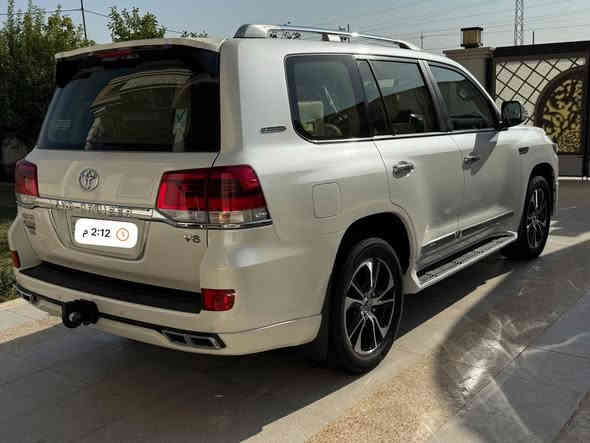 السلام عليكم لاندكروزر 2020 شركات 2 ايرباك فتحة جلد كشن كهرباء زارك لايت ماشية 126الف قابلة للزيادة رقمها سليمانية دولي وسونار مرفق مع الصور واضح مابيها شي مخفي السعر 485$وبيها مجال مراوس حسب القناعة الشراي يتصل *********** مكان السيارة صويره
