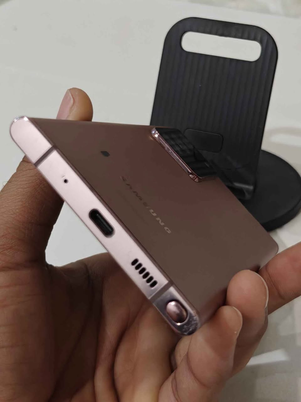 كلكسي نوت 20 الترا 5G
ذاكرة 128 عشوائية 12 نسخة الامريكية 
نضافة خارجية 100% 
فقط الشاشة بيها ذني الخطين ابد ما مأثرات ع لمس 
السعر خاص 
بيع او مراوس حسب الاتفاق 
النجف الأشرف 
 واتساب فقط *********** النجف, العراق
