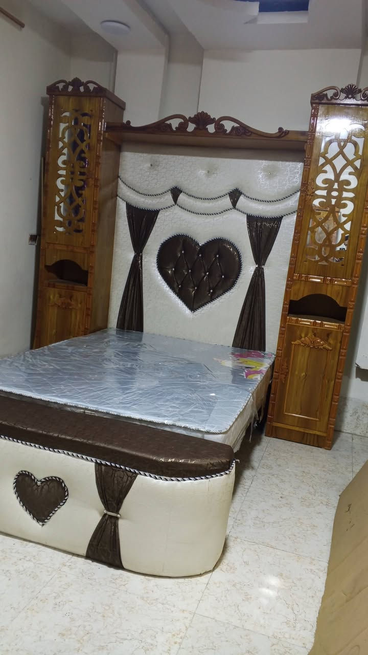 السلام عليكم 
غرفة نوم جديدة نظيفة 
سعر مليون ونص وبيها مجال قليل
استفسار للاتصال ***********
