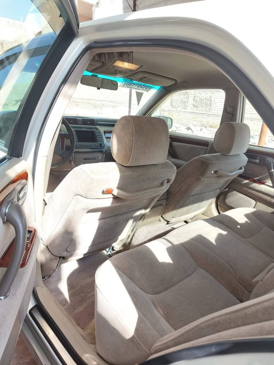 السلام عليكم ملكه دكمتين كرستال خضراوي موديل 2002
السياره مدفوع كمركه وقرصه موجود باقي بس الرقم 
رقم كركوك 
السياره ديفور صغير 
السياره كفاله عامله من فتح برغي وصبغ كله وضع شركه 
بس بيه ربع مبدل الميعرف الربع يعني البدنه الي تكعد عليه الراديترات واللايتات 
السعر ب120 
*********** النجف, العراق
