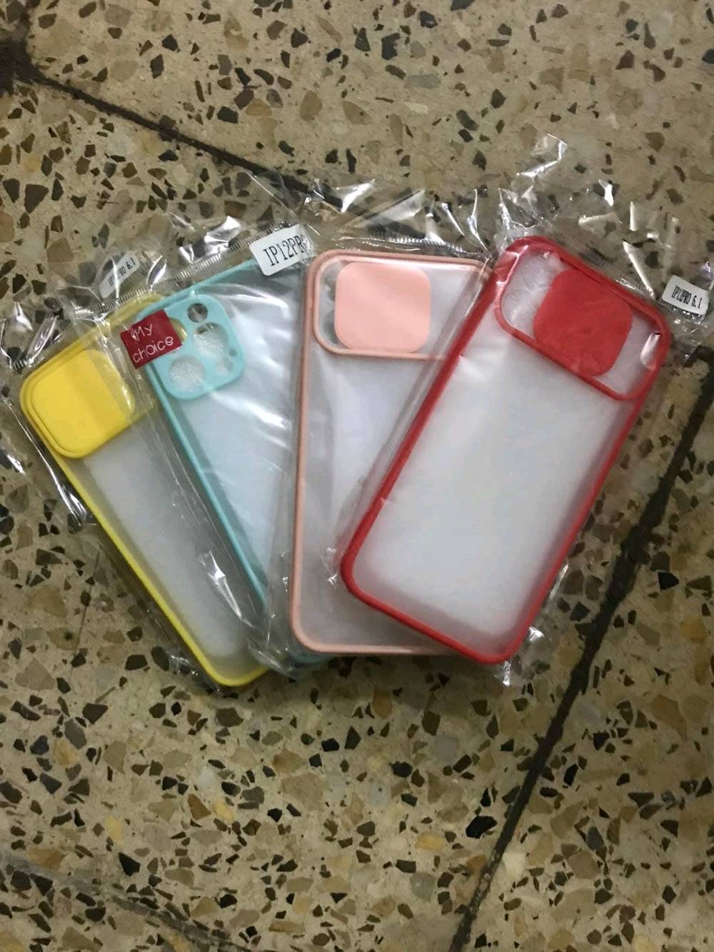 السلام عليكم كفرات جملة اقل شي 100قطعة اب55مع التوصيل تجيك تكيلة ايفون او اندرويد هواوي ريلمي 