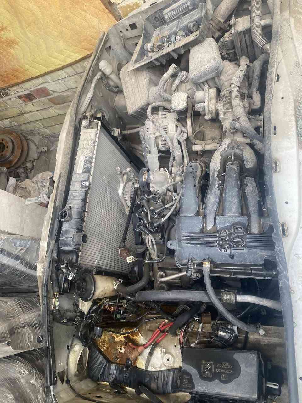 سلام عليكم من رخصه الادمن عندي غراض فورد اكسبلوره موديل 2010  كلهن مال بجم ونضيفات كلش ان شاء الله السعار التعجبكم اتصل وان شاء الله ارضيكم بل اسعار وحاجه النضيفه *********** محمد
