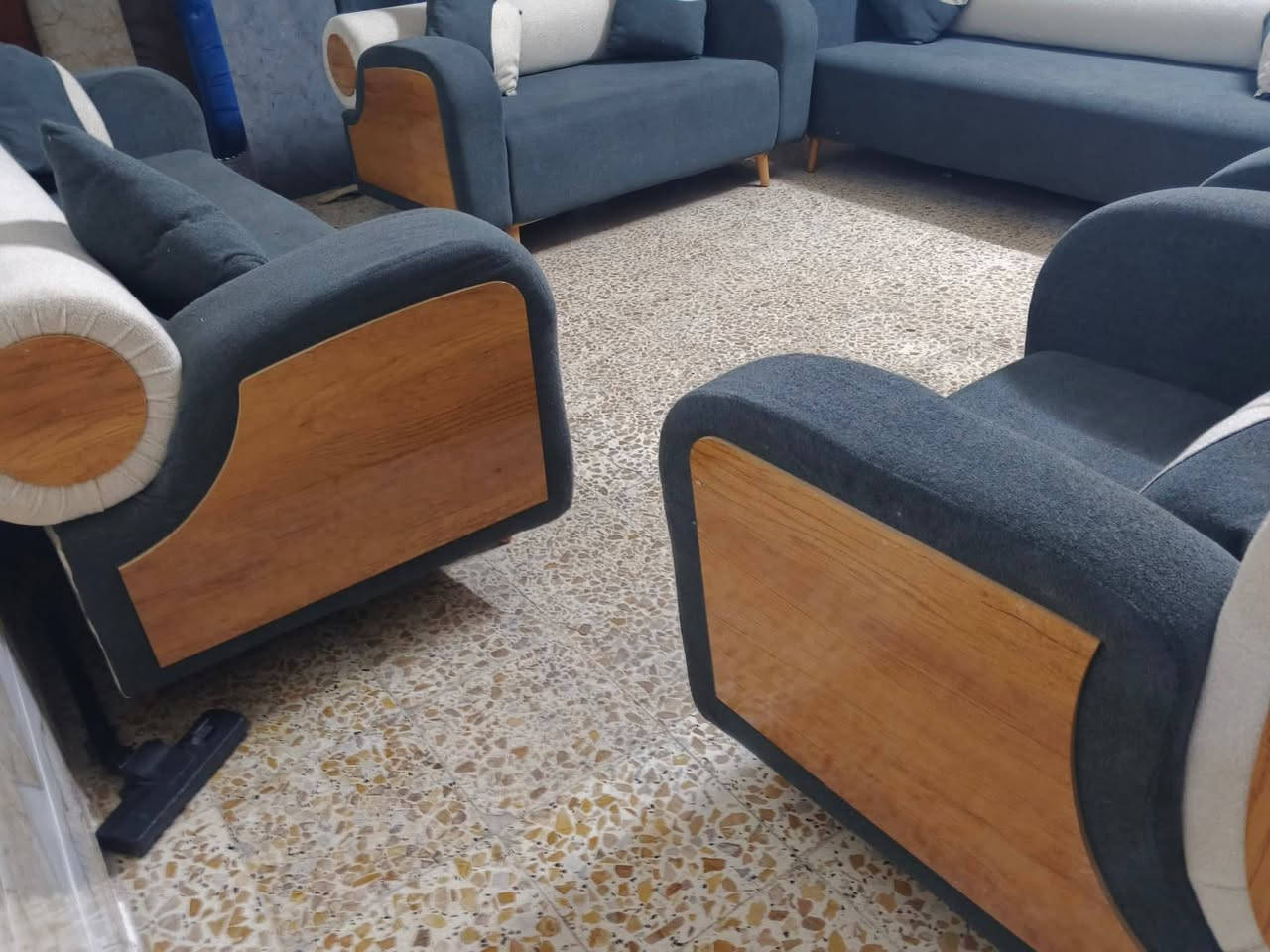 تخم تسكام بلوك  دزاين تركي
وقماش تركي درجه  اولى استخدام قليل جدا  نظافة 100/100
 سعر خاص


**إذا كنت صاحب هذا الإعلان وتريد حذفه لأي سبب، رجاءا أرسل رسالة إلى الدعم الفني**