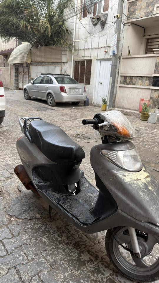 سلام عليكم سبيسي ياباني اصلي سلف هندر كفرات اصلية طسة ناعمة مكينة ناعمة خرسة بريكات شغالة شلعة معدل حلوة بيها نقوصات بسيطة رايدها 450 وبيها مجال حك الجية مكاني الحرية ساحة عدن ***********
