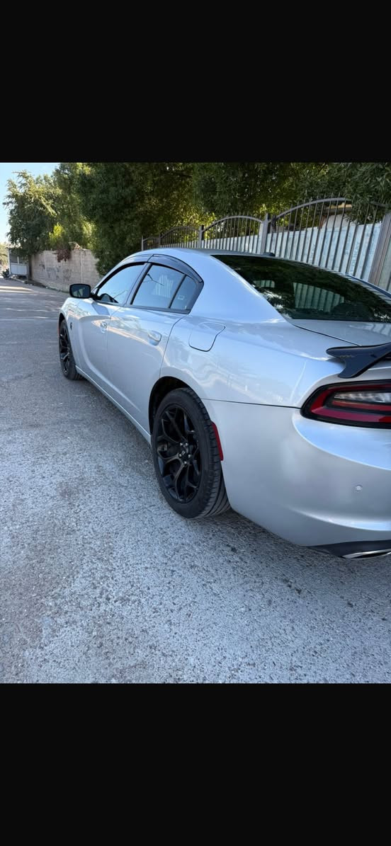 جارجر sxtموديل 22 رقم اربيل ب اسمي
ماشيه38 ميل صور الحادث موجود بلصور بدون دواخل بدون ايرباك البنيد محدث بدون ضرر 

سعر 227 وبيهه مجال مكاني بغداد ***********
