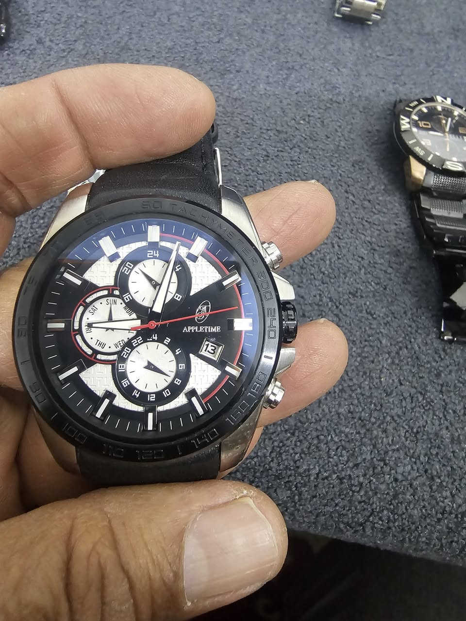 السلام عليكم مجموعة من الساعات
شغالات جميعهن عدد١٥ بيهن ٤ يردلهن بطاريات وبيهن ستوب ووج
ابيعهن بيعه وحده ماركات مختلفة
رايدهن ب٢٠٠ الف شي على شي 
مكاني بغداد وعندي توصيل ..


**إذا كنت صاحب هذا الإعلان وتريد حذفه لأي سبب، رجاءا أرسل رسالة إلى الدعم الفني**