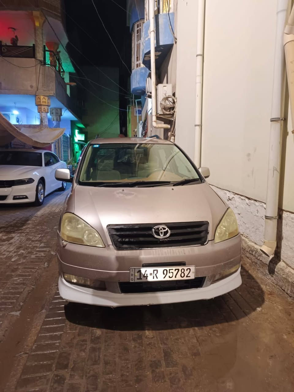 يا الله سلام عليكم سياره ابصم موديل 2001 اصل سياره مكينه كير حداديه نص روح تخم تاير بيها السياره باتري جديد كهربائياته كلها شغاله السياره  بيها مبدله مدكر باليابان وبيها شبر داخل سعر السياره 100 وبيها مجال المكان المعقل دور الهنديه قرب كليه شط العرب*********** البصرة, العراق
