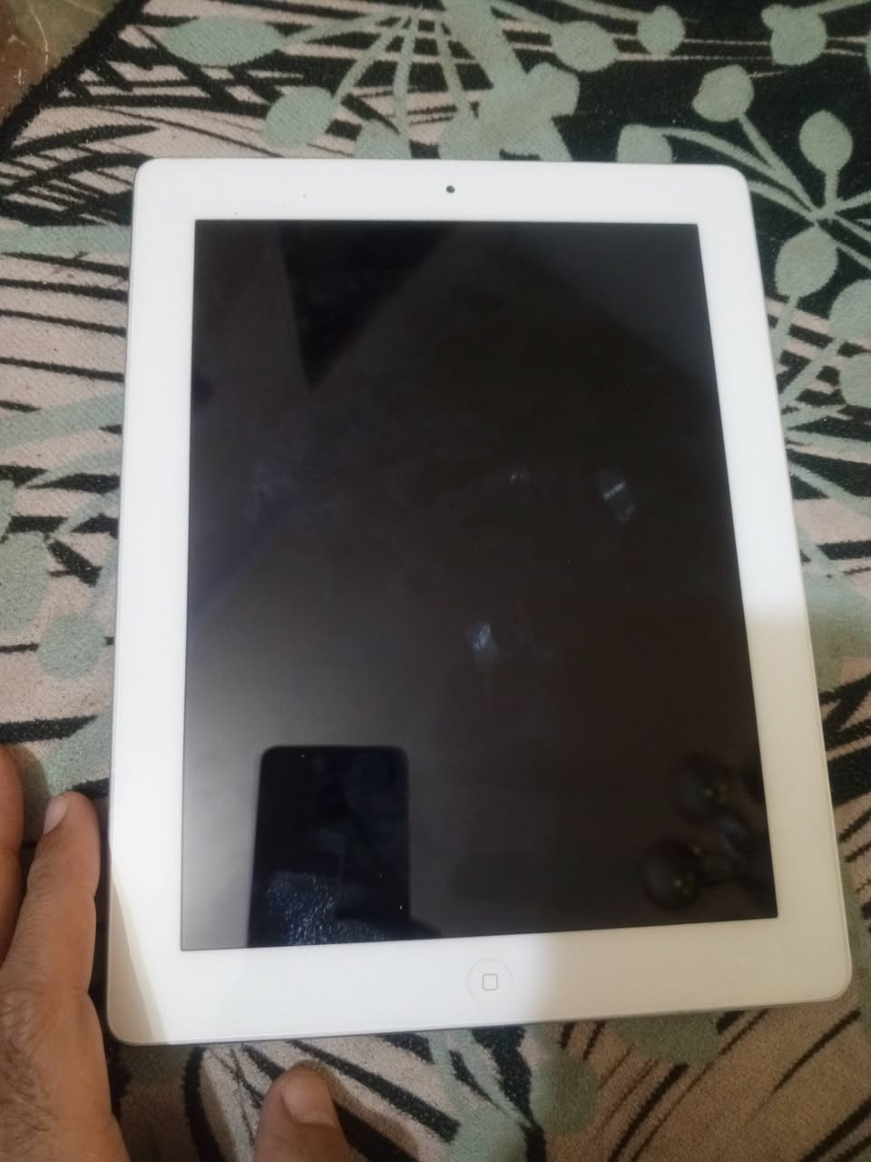 السلام عليكم ايباد قديم ذاكرة ٦٤ ابو سيم كارت للبيع عاطلة سماعة مال صوت سعرة ٣٥ الف عنوان بغداد السيدية رقمي بي واتساب ***********
