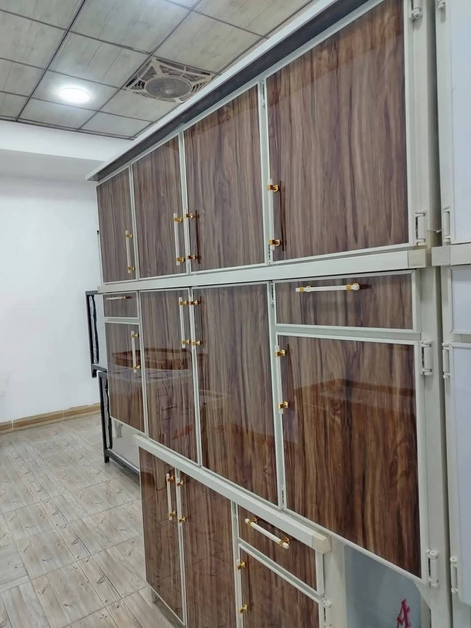 سعر السيت ٢٥٠ الف بدون مرمر مع المرمر ٢٨٠ الف
اسفل رف بنل
قياس مترين ارضي مترين ملحق و١٣٠ سنك


**إذا كنت صاحب هذا الإعلان وتريد حذفه لأي سبب، رجاءا أرسل رسالة إلى الدعم الفني**