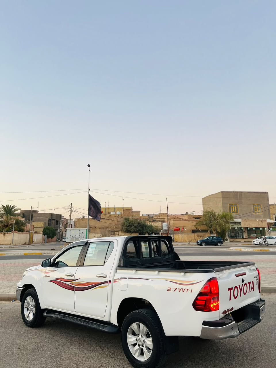 السلام عليكم للبيع بيكم تيوتا هايلوكس مديل 2020كويتي الساير فول اوتماتيك رقم مثنى انكليزي جاهزه السياره مكينه كير حداديه تبريد تخم تاير ما ناقصه برغي سياره فول موصفات سنويه جديده لل29مكفوله كفاله عامه بيه فقط بارد بصيط محدد السعر 249وبيه مجال لاستفسار ***********او ‭0785 047 5461‬
