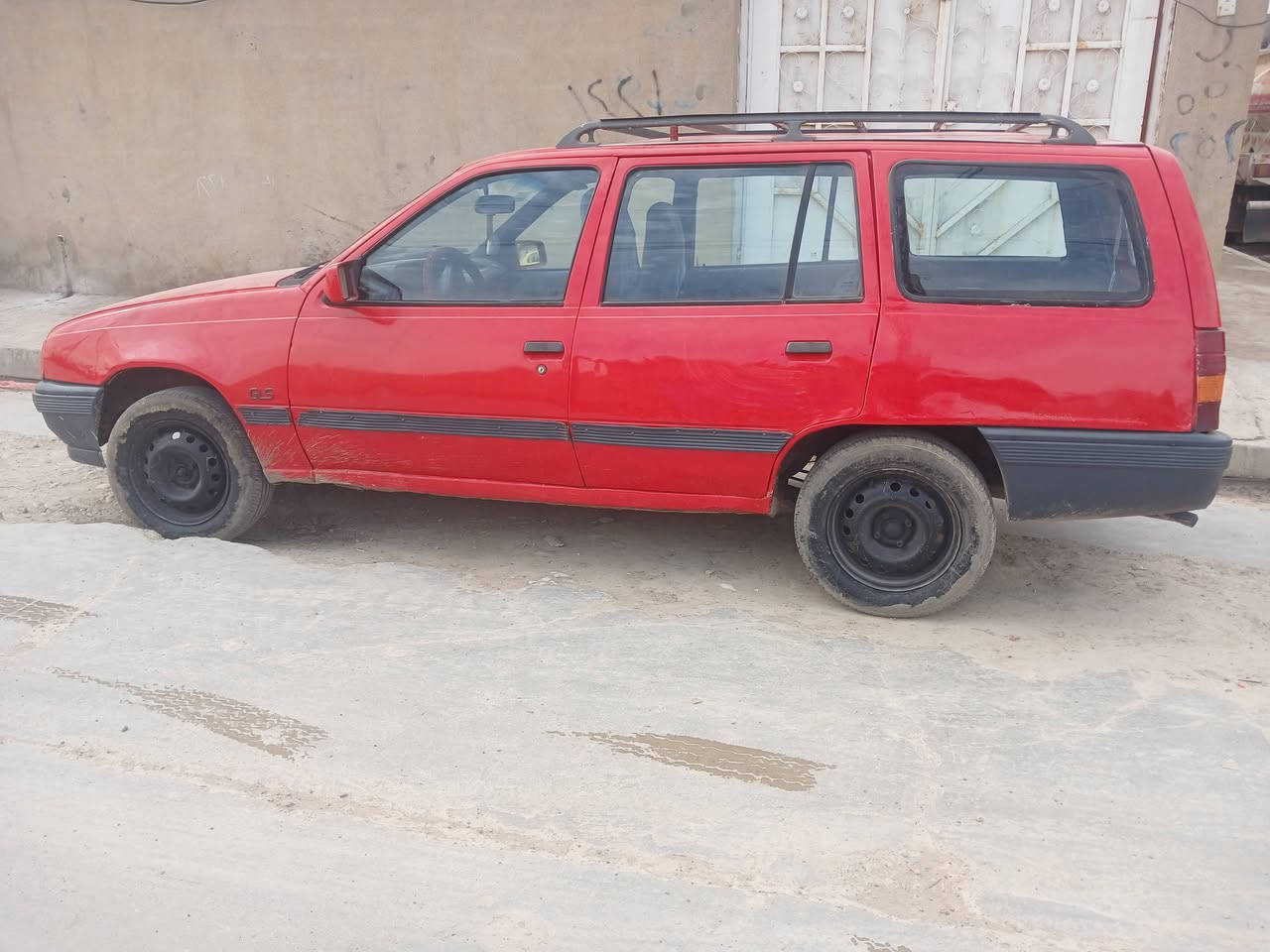 السلام عليكم كاديت استيشن
موديل 1991 / شرط وكالة و تحويل سيارة باسمي 
رقم جديد هزة جديدة مكاني الموصل سعرها 25 بيها مجال
*********** يتوفر واتساب ايضا
