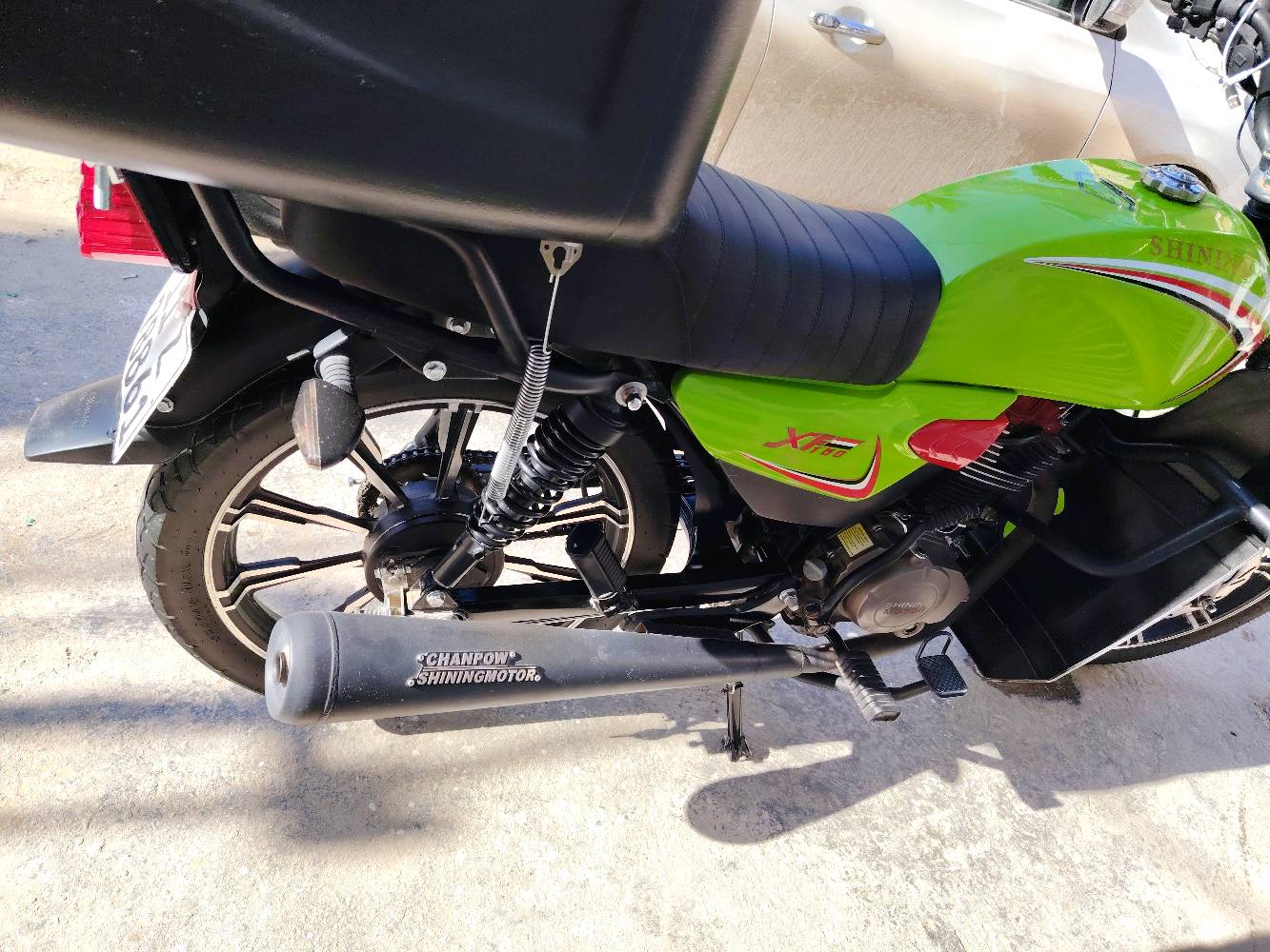 سلام عليكم دراجه شاينك للبيع مرقم بغداد انكليزي بسمي السنويه مصفره غرامات هزه جديده و سنويه جديده دراجه موديل ٢٣ الشاصي وهيه نازله ب ٢٥ شهر ٨ صاره ٥ تشر من نازله كفاله عامه من تاير للتاير مكينه عله وضع الشركه برغي ممفتوحه بيه كله جديده مكاني بغداد الامين الثانيه 