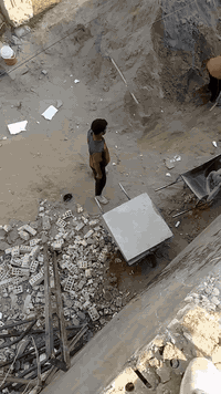 السلام عليكم 

  ونج بانزين (نحاله)
 مستعدون للتصعيد وتنزيل كافه مواد البناء في كل محافظات طابوك رمل سمنت شتايكر فرمستان فرشي تراب جص مرمر كاشي بورسلين بلاك زميج سيراميك من طابق اول اله طابق العاشر بسعار مناسبه مبايل ***********بي واتساب ***********والله يرزق الجميع اخوكم ابو كاظم
