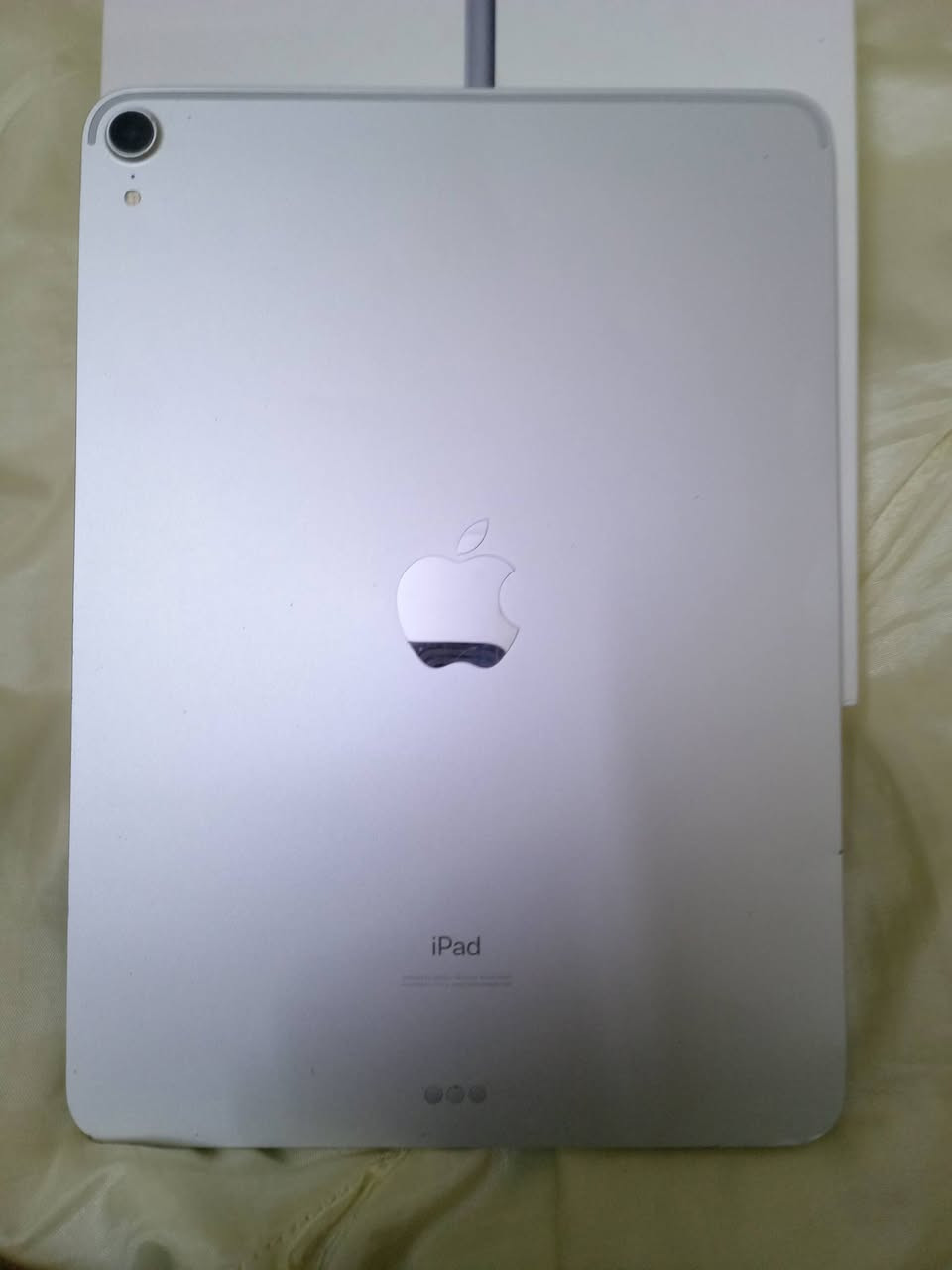 ايباد 11برو ذاكره 256 نضيف بطاريته 89 بي فطر بل شاشه ما مبين وما مأثر ابد وبي طكتين بل حافه يجي 120فريم بل بوبجي ويا شاحنته الصليه وكفر ومبرد هديه مكفول من أي عطل أو مصلح سعر 425 المكان البصره حي الأصدقاء الرابعه مراسله بس عله هاذ الرقم***********
