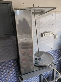 شوايه شاورما • مع ميز • نظيفه