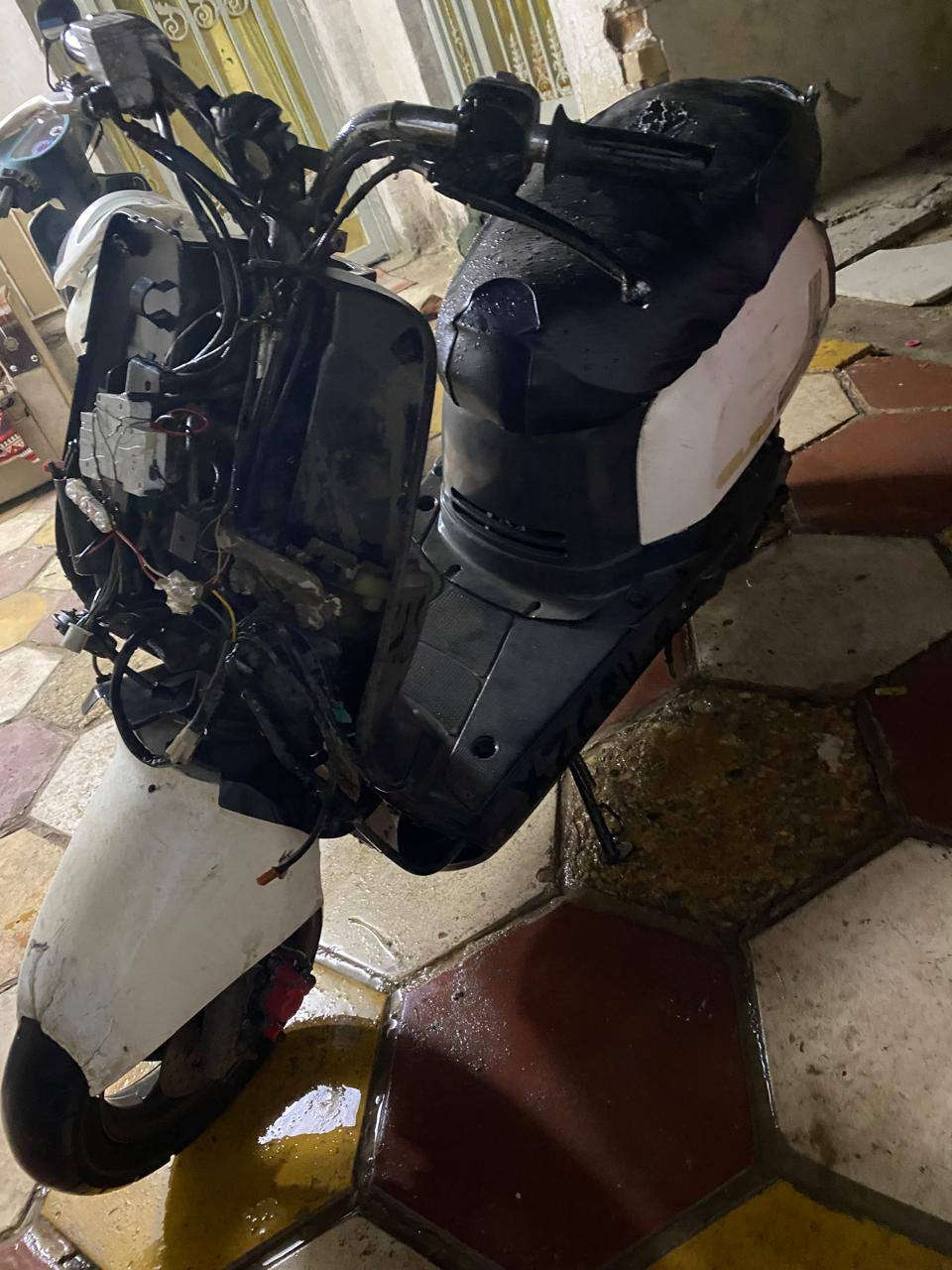 السلام عليكم داجه ماكس بليسي للبيع الوجه موجود دراجه تشتغل بس تاير وره طاك  كوم حديد 250بيه مجال دراجه عندي حاويه تواصل واتساب بس ***********
