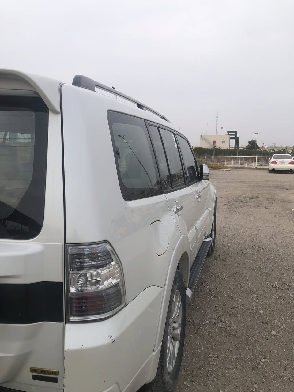 باجيرو موديل ٢٠١٥. رقم بصرة بأسمي السنوية رقم انكليزي. ماشية 180 حبتور بيها بس بنيد مبدل ومصبوغ بدون ضربة. والسونار موجود. مكاني ناصرية. السعر 180وبيها مجال للشراي. ***********.
