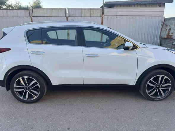 السلام عليكم كيا سبورتج ٢٠٢٠ ماشيه ٣٤ الف حقيقي على ايدي ضمان الشركه الدوليه سياره جديده مواصفات شاشه اريل نفكيشن تخم تاير السياره خير من الله على وضع الشركه مضمونه صار بيه طخه باب الصدر وبين البابتين كما موضح بالصوره سعره  ٢٠٥ وبيه مجال للشراي مكانها بغداد  موبايل ***********  غير متواجد ع الفيس .
