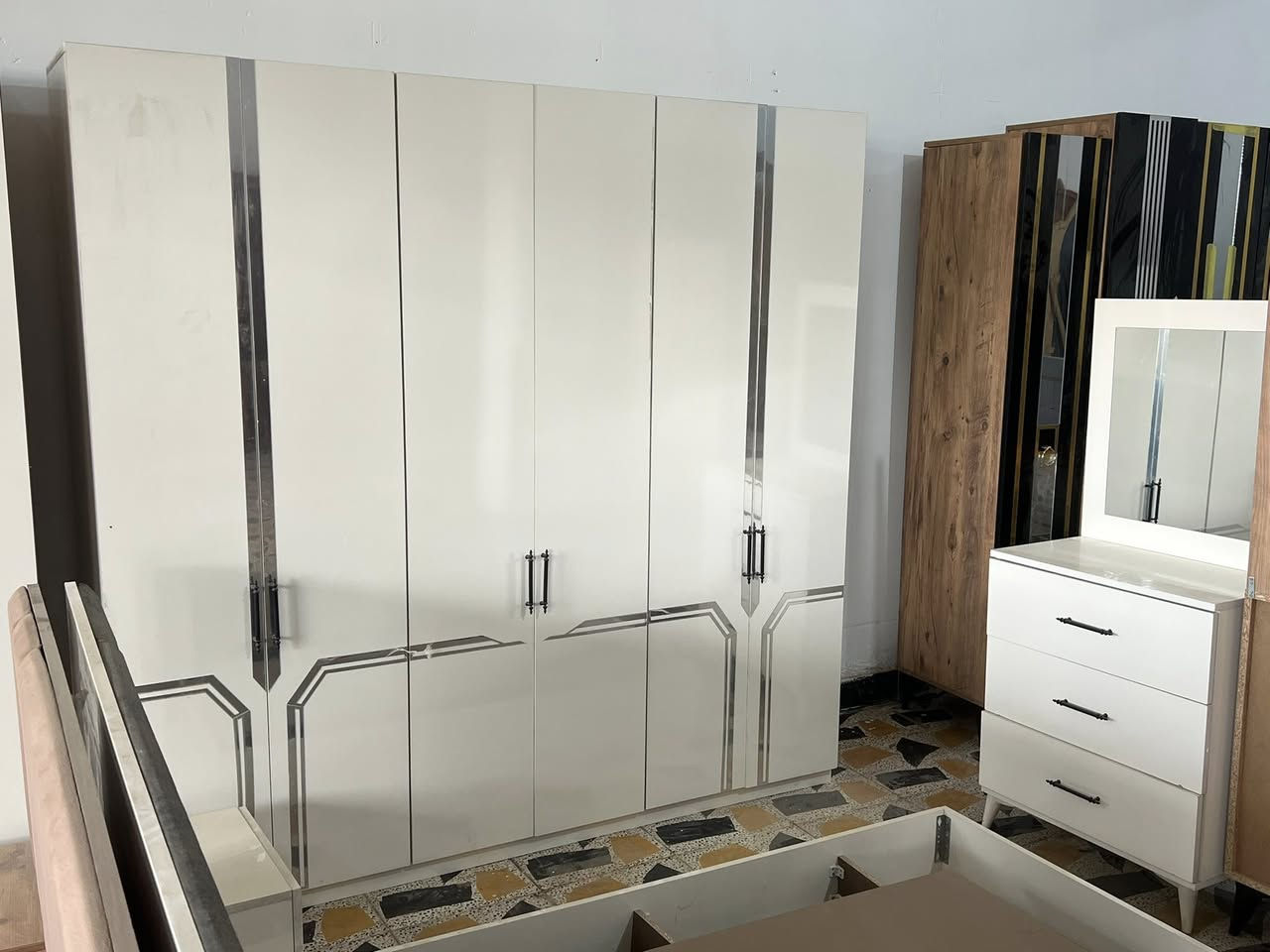 يالله السلام عليكم غرفه تركي جديد بس 645 الف
للسفسار الاتصال ***********
***********
