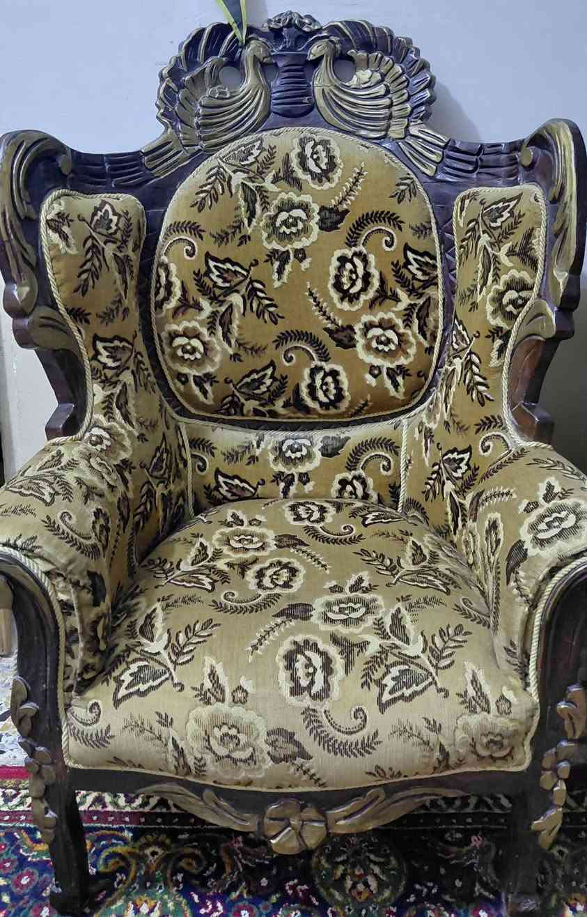 تخم رئاسي جديد للبيع شغل قديم مضبوط
اربع كراسي مفرد و 2 كبار 3 نفرات بسعر 700 الف وبي مجال
للأستفسار الاتصال على الرقم ***********
