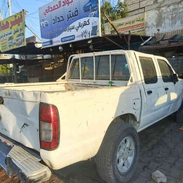 بيك أب نيسان فور ويل ادوات موديل 2004 مكينه وكير جدد السعر 30 وبيه مجال ***********
