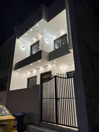 دار للبيع مساحه 100م واجهة 6 وربع نزال 16 طابقين يحتوي البيت على مطبخ ...