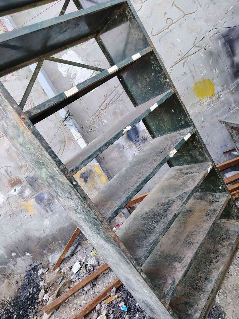 رف مخزني ثقيل  8رف عرض متر ارتفاع ٢متر متوفر 10قطع *********** بغداد, العراق
