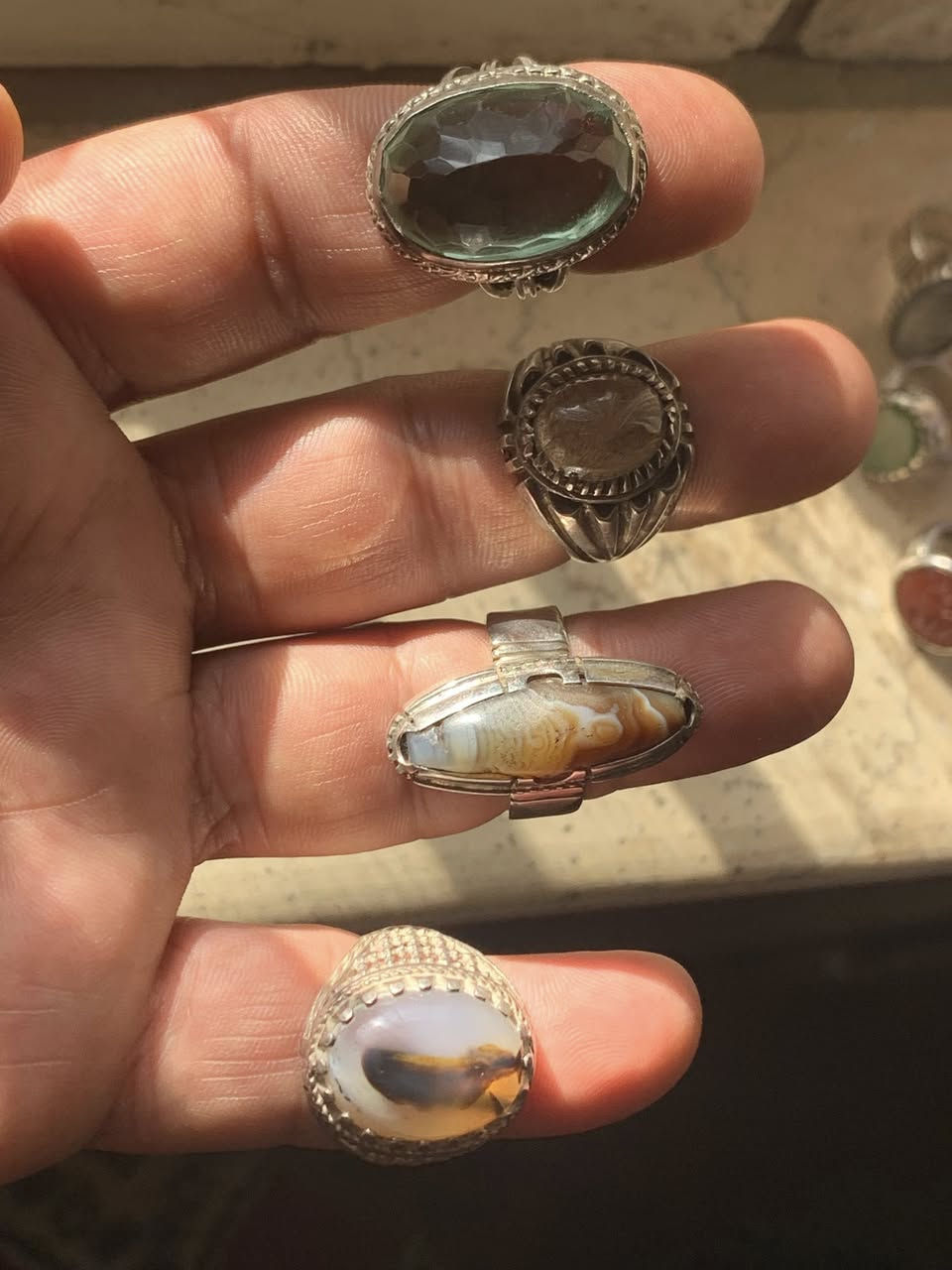 السلام عليكم محابس فضة وزن ثقيل الحجر اصليه امانه الله كل واحد بسعرة الاستفسار على داخل خاص او الاتصال واتساب على رقم الهاتف ***********

