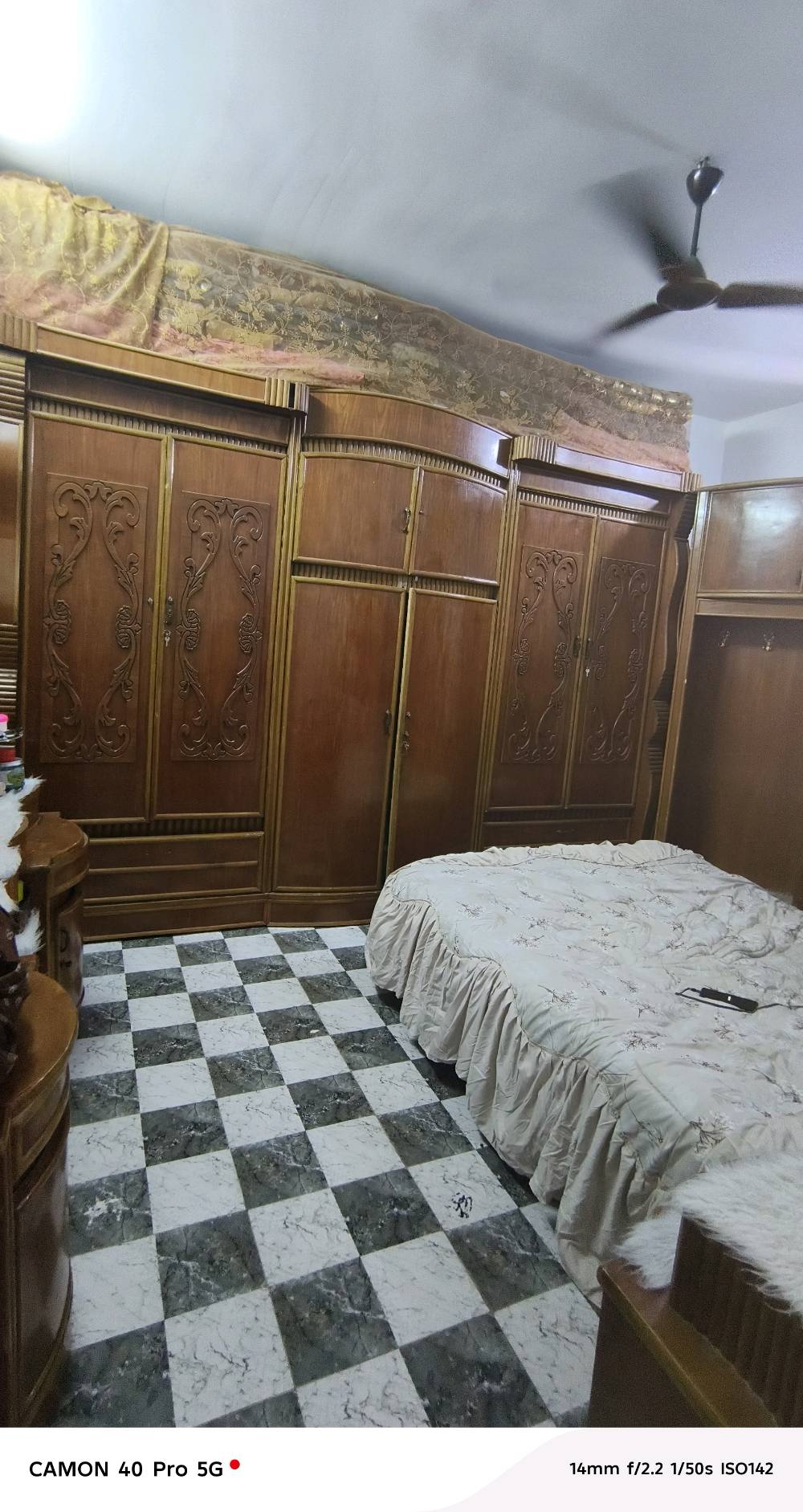 مشتمل مربع ركن طابق واحد منطقه الحسينيه مربع المخابرات قريب جدا من الشارع العام منطقة كامله خدمات مدراس ابتدائيه متوسطة واعدادية ولد وبنات تبليط مي كهرباء مجاري السعر 88 وبي مجال اتصال واستاب 