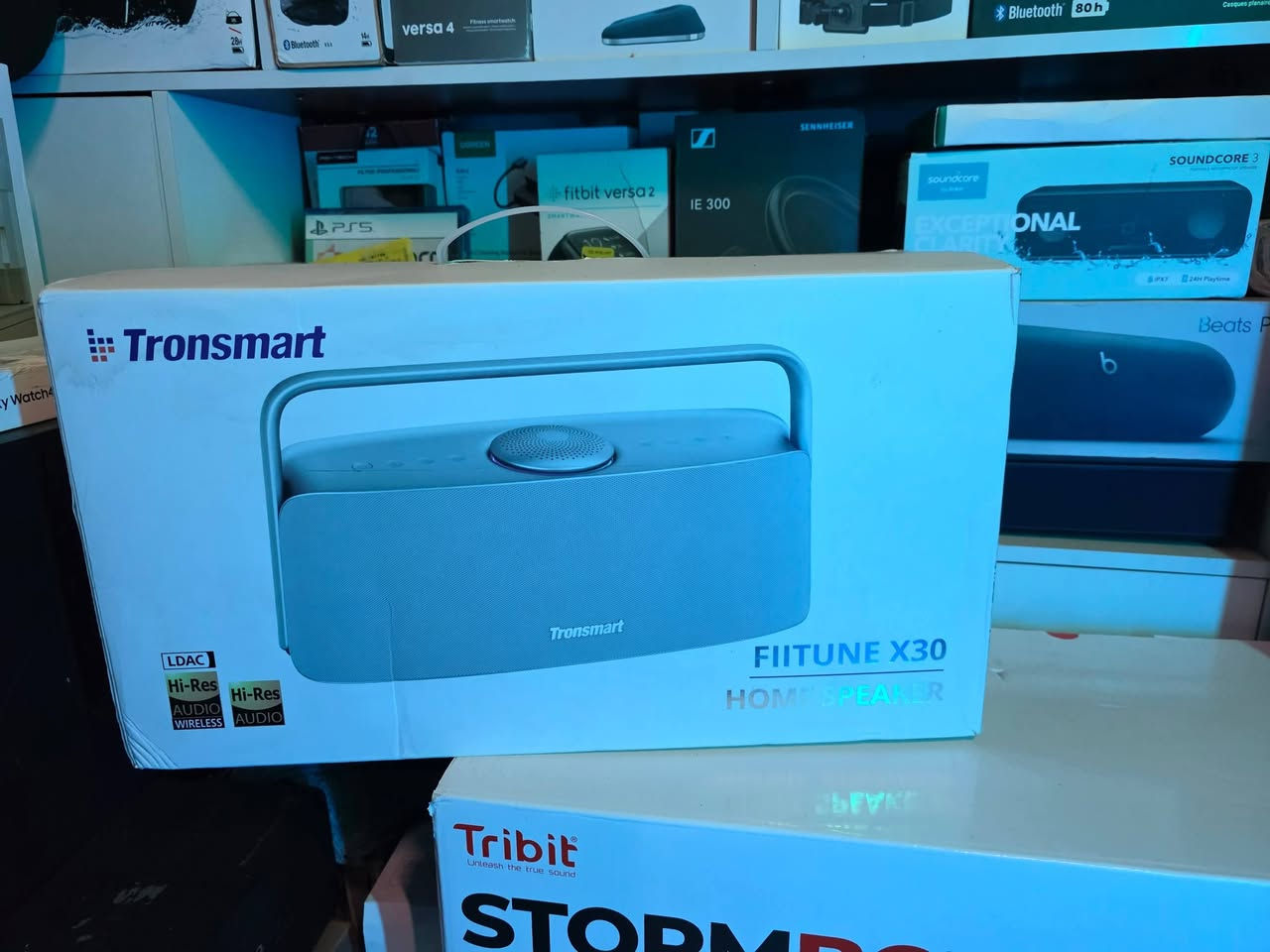 سلام عليكم
Tronsmart Fiitune X30 🖤✨
سبيكر فاخر من Tronsmart مصمم ليمنحك تجربة صوت غامرة بتفاصيل غنية وتصميم راقي يلفت النظر 🎶🔥
يأتي بنظام صوت 2.2.1 ثلاثي القنوات مع عدة درايفرات وسبوفر قوي بقوة إجمالية تصل إلى 80W ⚡، ليقدم صوت ممتلئ مع باس عميق وتفاصيل واضحة تملأ المكان بكل قوة.
يدعم Hi-Res Audio + LDAC 🎼✨ حتى تسمع تفاصيل أكثر ونقاء أعلى من السماعات التقليدية، مع تقنية Spatial Audio وسماعة علوية تعطي إحساس صوت محيطي يحيطك من كل اتجاه 🌌🔊
الاتصال عبر Bluetooth 5.3 سريع وثابت بدون تقطيع 📡، مع دعم تطبيق Tronsmart للتحكم بالصوت وEQ وتخصيص التجربة حسب ذوقك 🎛️🔥
البطارية تدوم حتى 14 ساعة تشغيل 🔋⏳، ويأتي بمقاومة ماء IPX6 حتى يناسب الجلسات والطلعات بكل ثقة 💧⚡
تصميمه المعدني الأنيق مع الإضاءة المحيطية ولمسة الـ Premium يخليه أكثر من مجرد سبيكر… قطعة فخمة تكمل أي Setup أو جلسة 🖤✨
✨ Tronsmart Fiitune X30…
 صوت سينمائي، باس قوي، وتجربة Hi-Res ترفع مستوى الاستماع بالكامل
للاستفسار على الخاص
شرط غراضها بلباكيت


**إذا كنت صاحب هذا الإعلان وتريد حذفه لأي سبب، رجاءا أرسل رسالة إلى الدعم الفني**