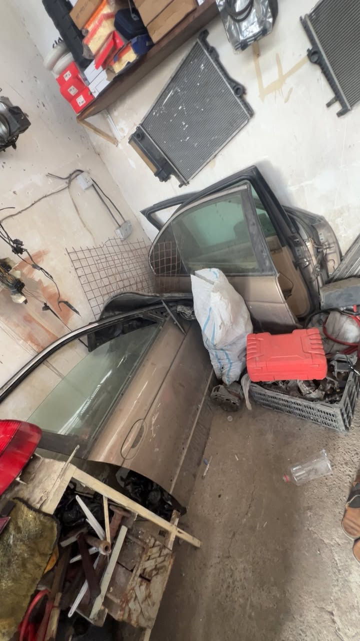 ابواب صقر جديدة بدون صبغ بدون رصعات كاملة من بطاين جام كونترول جام كاملات ***********
