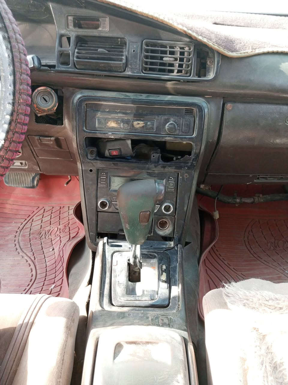 سياره مارك 1992 البيع مكفوله من كصه ونقل جثه رقم انكليزي بسمي السعر 35 وبيه مجال شي قليل


**إذا كنت صاحب هذا الإعلان وتريد حذفه لأي سبب، رجاءا أرسل رسالة إلى الدعم الفني**