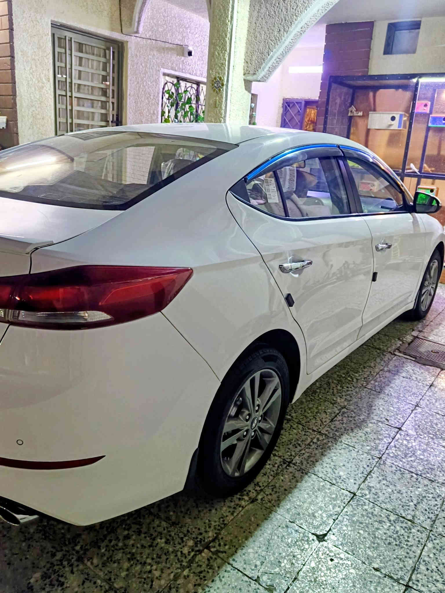 السلام عليكم للبيع النترا خليجي ٢٠١٨ جديده جدا ماشيه (٩٧)الف كفالة عامه من صبغ وفتح كل على وضع الشركة سونار موجود داخل الصور محرك ٢٠٠٠ دوش فول مواصفات بدون بصمه معروف بالخيجي رقم اربيل وكاله او تحويل مكان السيارة بغداد السيديه السعر ١٥٥ للاتصال ***********
